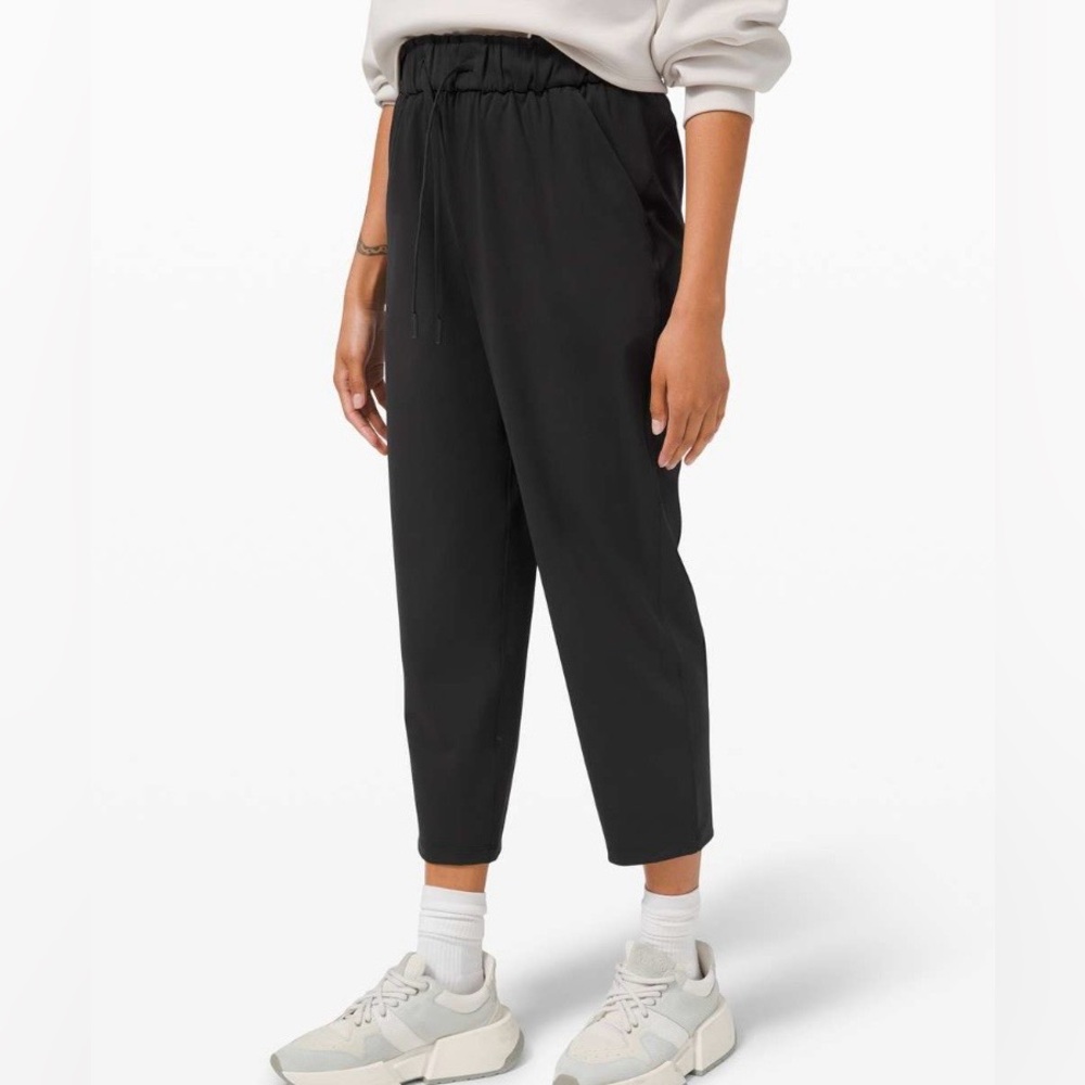Lululemon Keep Moving Crop High Rise, 23" Black Pull-On Pants Size 4